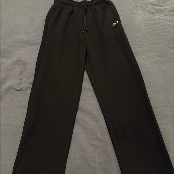 ALO Yoga Black Sweatpants - Picture 1 of 2